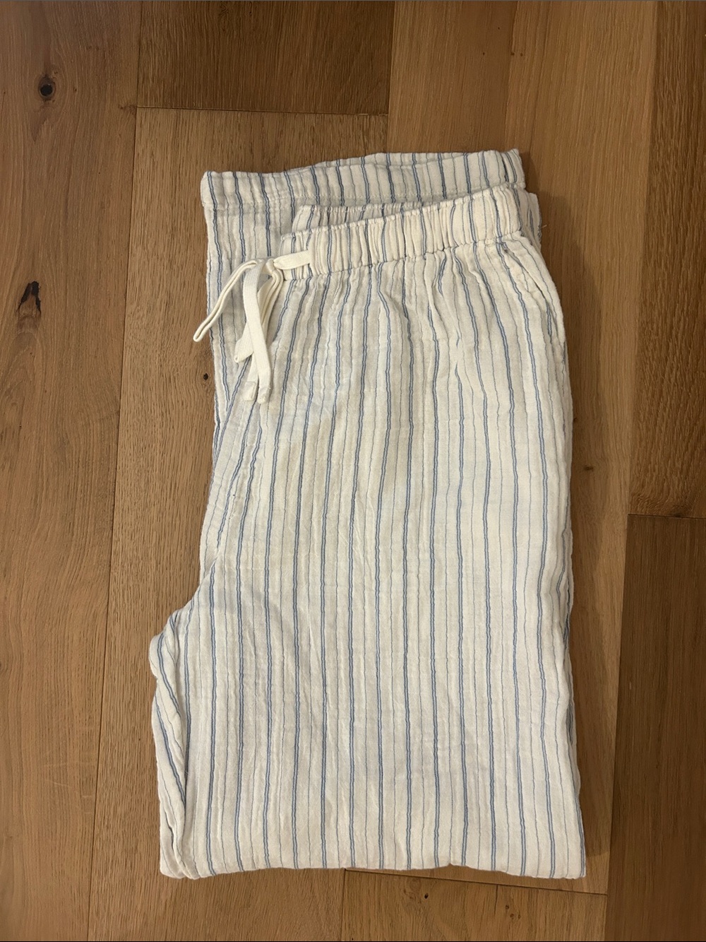 Aritzia Little Moon White & Light Blue Striped 100% cotton pants